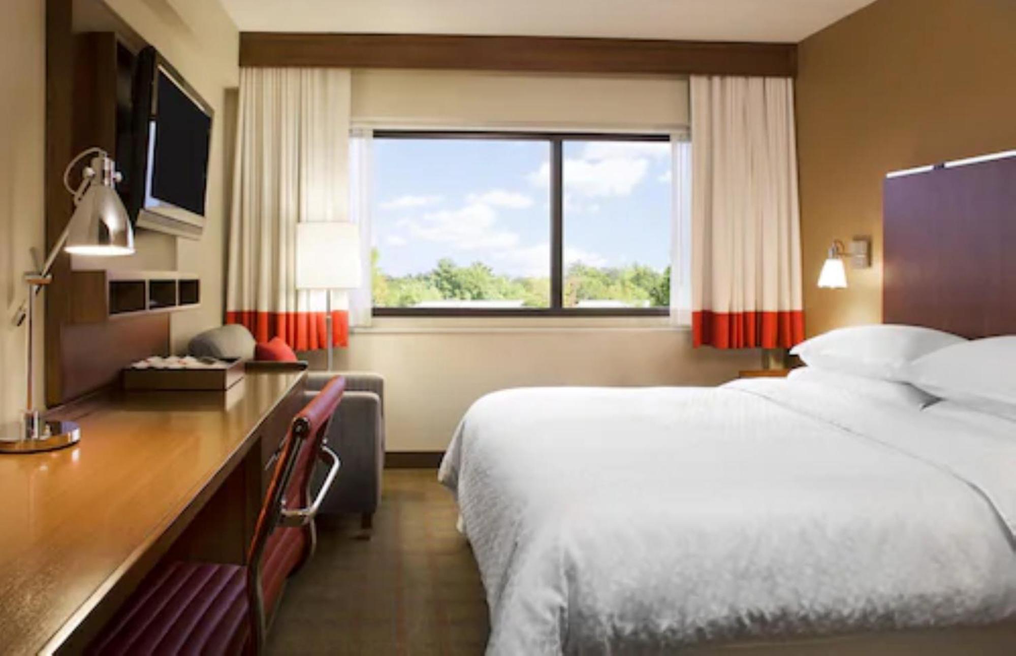 Four Points By Sheraton Edmundston Hotel & Conference Center Екстер'єр фото